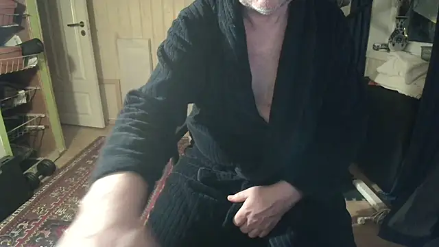 Snapshot of Buggemann chatting on April 2026 02:36:02 AM Buggemann online show from April 2026 02:36:02 AM