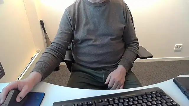 Snapshot of Buggemann chatting on April 2026 04:24:02 AM Buggemann online show from April 2026 04:24:02 AM