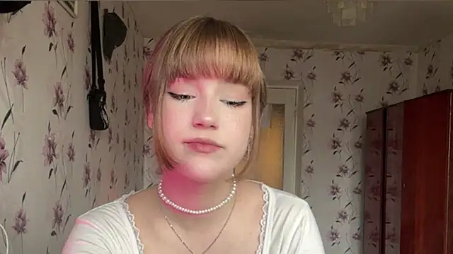 Snapshot of AnnaWasp chatting on April 2026 05:29:02 AM AnnaWasp online show from April 2026 05:29:02 AM