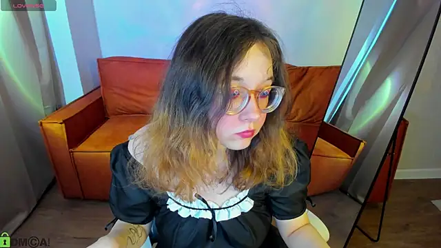 Snapshot of Aleks-caster chatting on April 2026 09:10:01 AM Aleks-caster online show from April 2026 09:10:01 AM