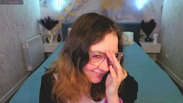 Snapshot of Aleks-caster chatting on April 2026 01:28:02 AM Aleks-caster online show from April 2026 01:28:02 AM