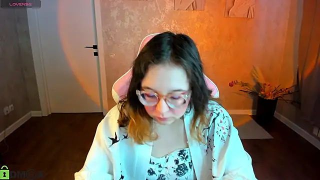 Snapshot of Aleks-caster chatting on April 2026 01:22:02 AM Aleks-caster online show from April 2026 01:22:02 AM