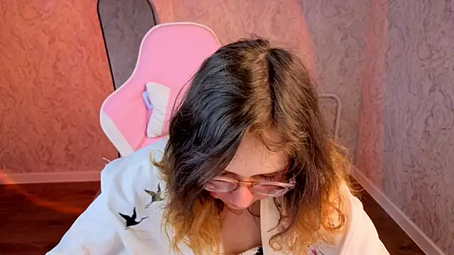 Snapshot of Aleks-caster chatting on April 2026 09:27:01 AM Aleks-caster online show from April 2026 09:27:01 AM