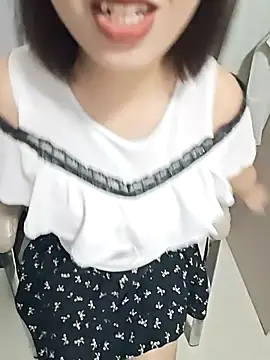 Snapshot of zxc81830 chatting on April 2026 01:12:02 PM zxc81830 online show from April 2026 01:12:02 PM