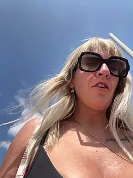 AtomBlondy online show from April 2026 11:48:01 AM