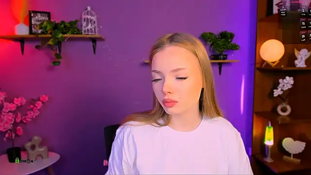 Snapshot of maddy_moah chatting on May 2026 05:02:02 AM maddy moah online show from May 2026 05:02:02 AM