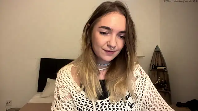 Snapshot of RoxyWet chatting on April 2026 01:42:02 PM RoxyWet online show from April 2026 01:42:02 PM