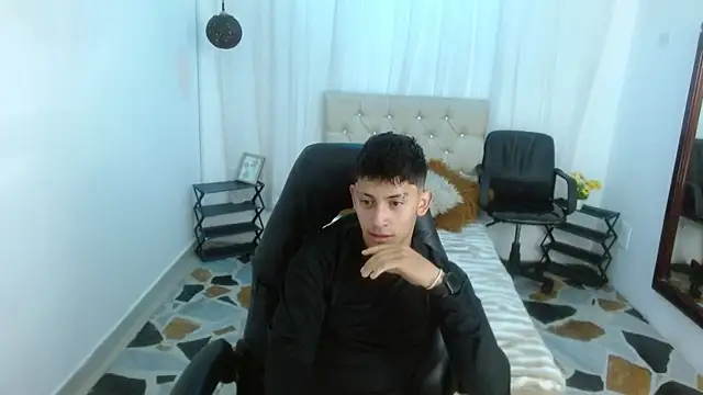 Snapshot of Kei_23 chatting on April 2026 01:40:01 PM Kei 23 online show from April 2026 01:40:01 PM