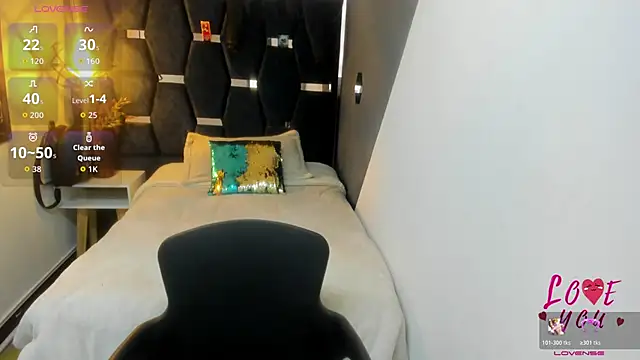 Abril Fox   online show from April 2026 08:17:01 PM