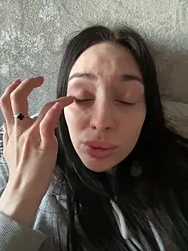 MishellKins online show from April 2026 02:47:02 PM