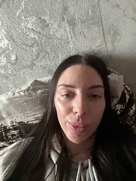 MishellKins online show from April 2026 11:59:01 AM