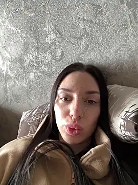 MishellKins online show from April 2026 01:58:02 PM