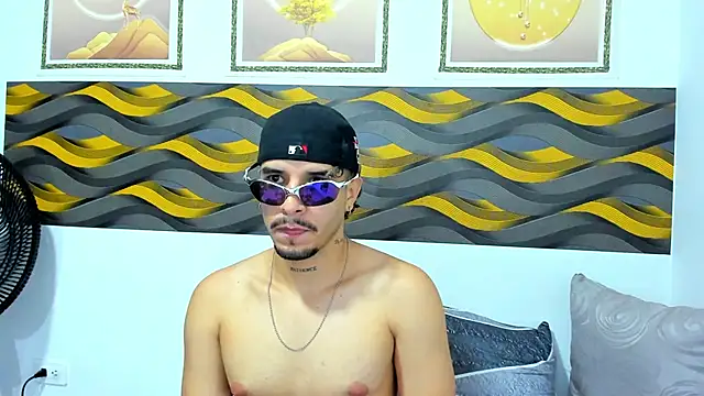 Leon Hotx online show from April 2026 07:33:01 PM