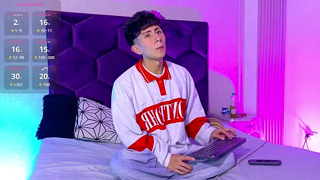 Snapshot of AndyJustgame_ chatting on April 2026 04:19:01 AM AndyJustgame online show from April 2026 04:19:01 AM