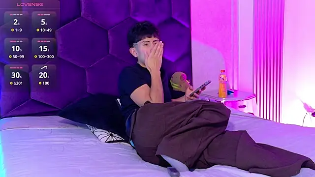 Snapshot of AndyJustgame_ chatting on April 2026 04:24:02 AM AndyJustgame online show from April 2026 04:24:02 AM