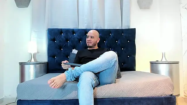 Snapshot of Meduleo_ chatting on March 2026 03:05:01 PM Meduleo online show from March 2026 03:05:01 PM