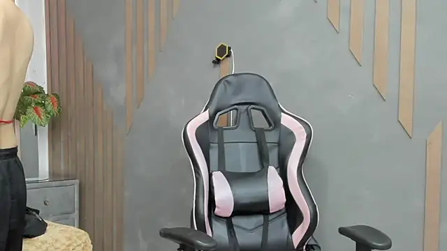 Snapshot of NikiEvanz chatting on March 2026 07:59:01 PM NikiEvanz online show from March 2026 07:59:01 PM