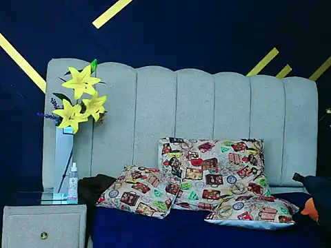 Snapshot of NikiEvanz chatting on April 2026 04:28:01 AM NikiEvanz online show from April 2026 04:28:01 AM