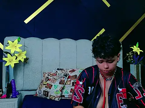 Snapshot of NikiEvanz chatting on April 2026 05:13:01 AM NikiEvanz online show from April 2026 05:13:01 AM