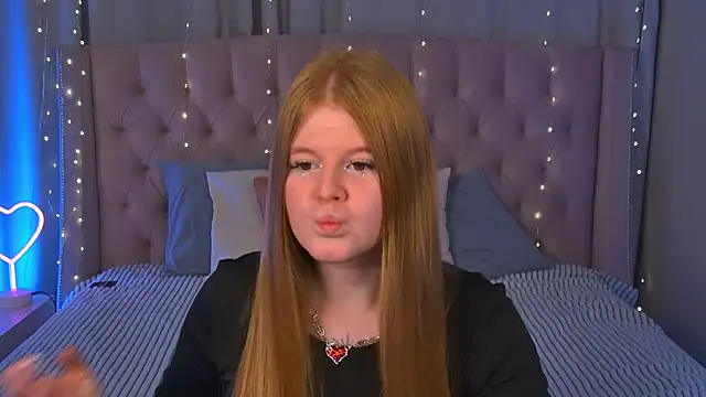 Snapshot of JessicaEmber chatting on April 2026 05:41:01 AM JessicaEmber online show from April 2026 05:41:01 AM