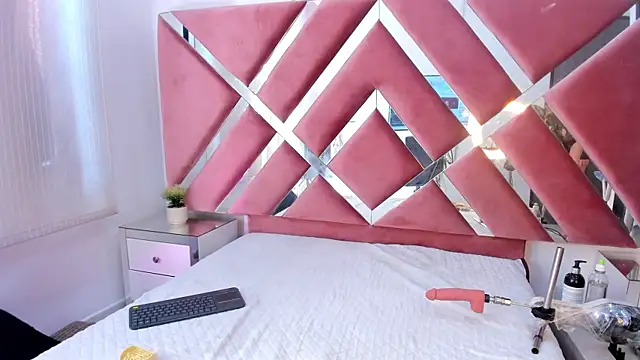 Zoe Evaanss  online show from March 2026 07:39:01 PM