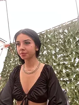 afrodita pinkk online show from April 2026 04:30:02 PM