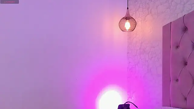 Snapshot of saraa_joness_ chatting on April 2026 06:36:02 PM saraa joness online show from April 2026 06:36:02 PM