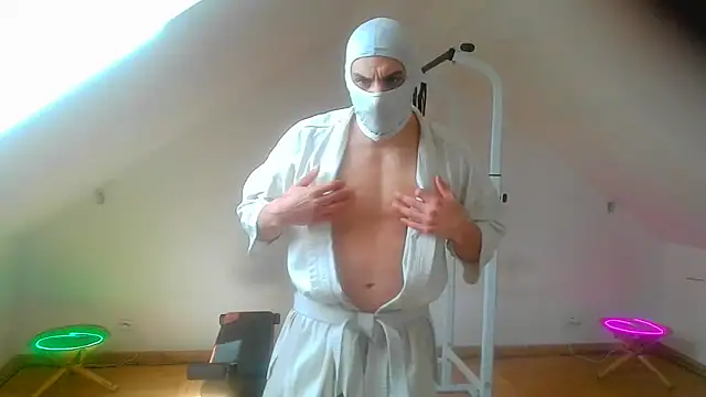 Snapshot of NinjaLaser chatting on March 2026 11:32:01 AM NinjaLaser online show from March 2026 11:32:01 AM