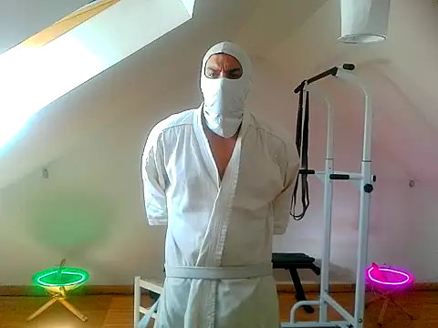 Snapshot of NinjaLaser chatting on April 2026 11:15:01 AM NinjaLaser online show from April 2026 11:15:01 AM