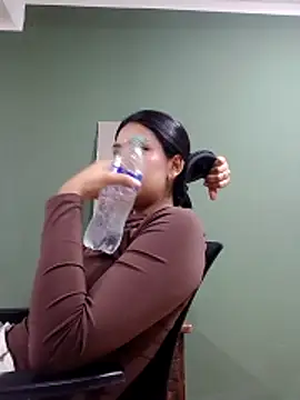 Snapshot of FiorellaLan chatting on April 2026 09:42:02 PM FiorellaLan online show from April 2026 09:42:02 PM