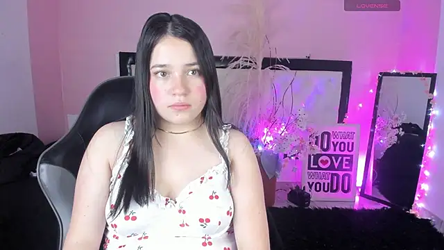 Julieth Caandy online show from May 2026 11:31:02 AM