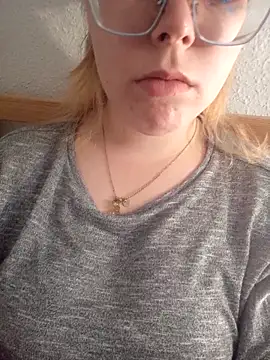 Snapshot of kitsuneniki chatting on March 2026 02:34:01 PM kitsuneniki online show from March 2026 02:34:01 PM