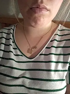 Snapshot of kitsuneniki chatting on March 2026 06:14:02 PM kitsuneniki online show from March 2026 06:14:02 PM