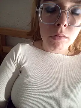 Snapshot of kitsuneniki chatting on March 2026 07:28:01 PM kitsuneniki online show from March 2026 07:28:01 PM