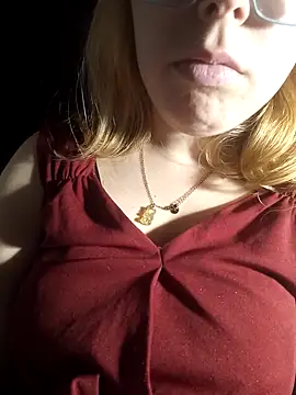 Snapshot of kitsuneniki chatting on March 2026 10:57:01 PM kitsuneniki online show from March 2026 10:57:01 PM