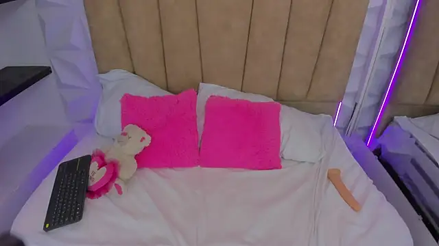 Snapshot of Amelie_Fabulous_ chatting on April 2026 07:58:02 PM Amelie Fabulous online show from April 2026 07:58:02 PM