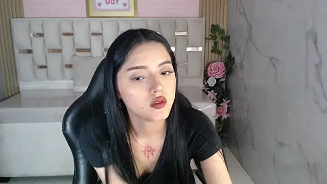 Snapshot of veronicaa_s chatting on April 2026 08:20:02 PM veronicaa s online show from April 2026 08:20:02 PM
