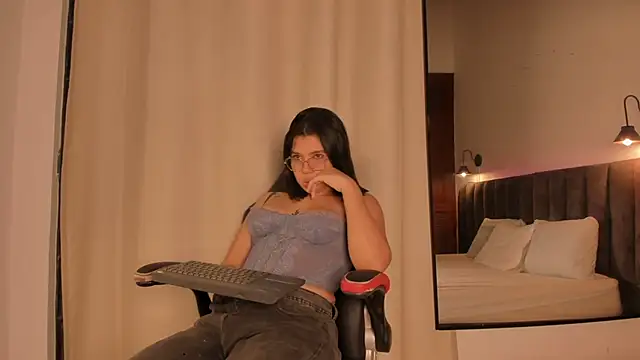 Snapshot of selena__smith1 chatting on March 2026 05:57:02 AM selena smith1 online show from March 2026 05:57:02 AM