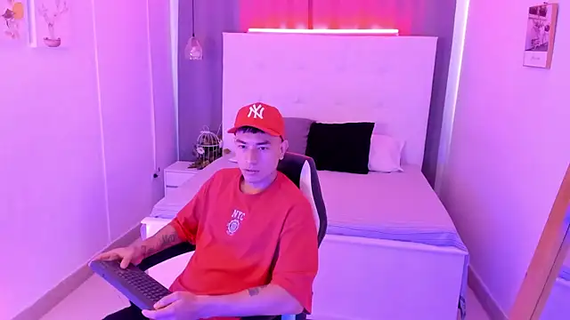 Thiago 2003  online show from April 2026 01:27:02 PM