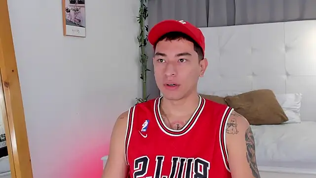 Thiago 2003  online show from June 2026 12:29:01 PM