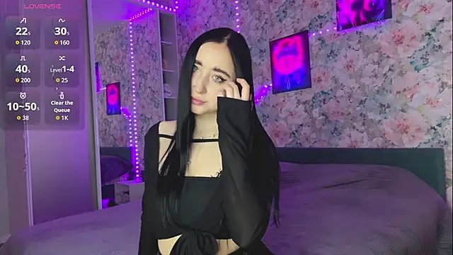 LizzyMooore online show from April 2026 02:14:01 PM