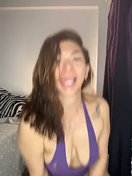 Snapshot of EmelyGigi chatting on April 2026 06:35:01 PM EmelyGigi online show from April 2026 06:35:01 PM