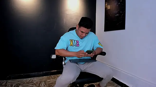 Snapshot of Floyd212_Vibes chatting on March 2026 11:21:02 PM Floyd212 Vibes online show from March 2026 11:21:02 PM