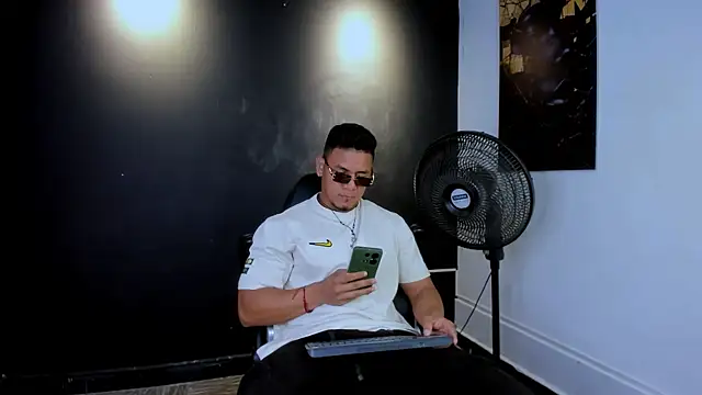 Snapshot of Floyd212_Vibes chatting on April 2026 09:53:01 PM Floyd212 Vibes online show from April 2026 09:53:01 PM