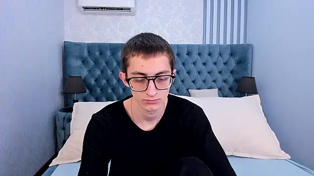 Snapshot of RonBevs chatting on April 2026 07:36:02 PM RonBevs online show from April 2026 07:36:02 PM