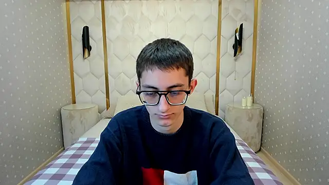 Snapshot of RonBevs chatting on May 2026 07:33:01 PM RonBevs online show from May 2026 07:33:01 PM