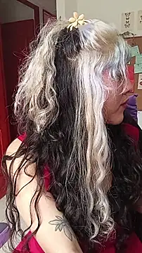 Snapshot of La-venus chatting on April 2026 04:55:02 PM La-venus online show from April 2026 04:55:02 PM