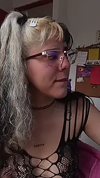 Snapshot of La-venus chatting on April 2026 10:16:01 PM La-venus online show from April 2026 10:16:01 PM