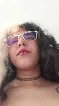 Snapshot of La-venus chatting on April 2026 03:52:01 PM La-venus online show from April 2026 03:52:01 PM