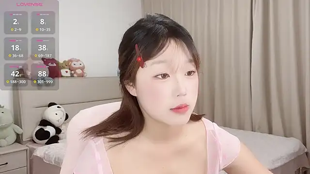 Snapshot of Sisi-000 chatting on April 2026 02:04:02 PM Sisi-000 online show from April 2026 02:04:02 PM